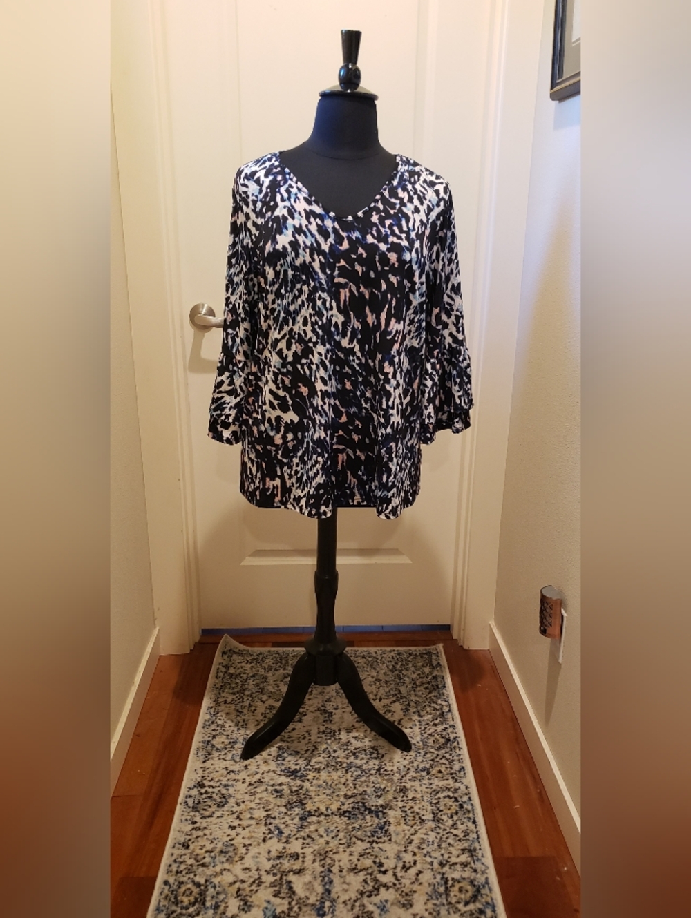 Jaclyn Smith Black, Blue, Pink and White Abstract Animal-Print V-Neck Tunic